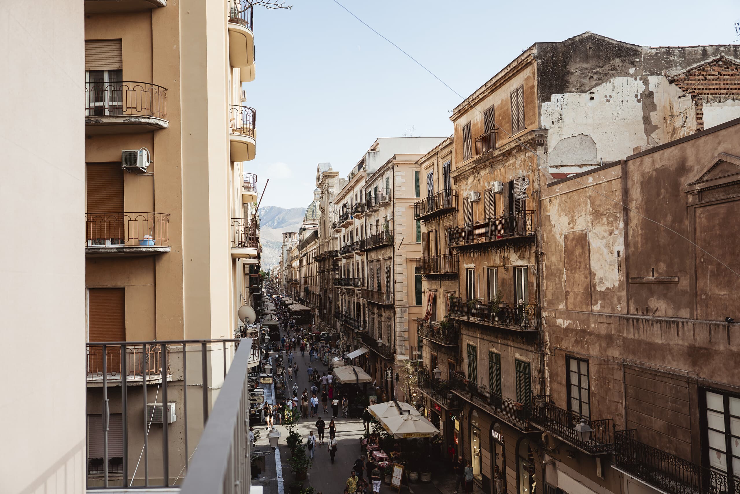 Vista dal balcone sul centro storico di Palermo
