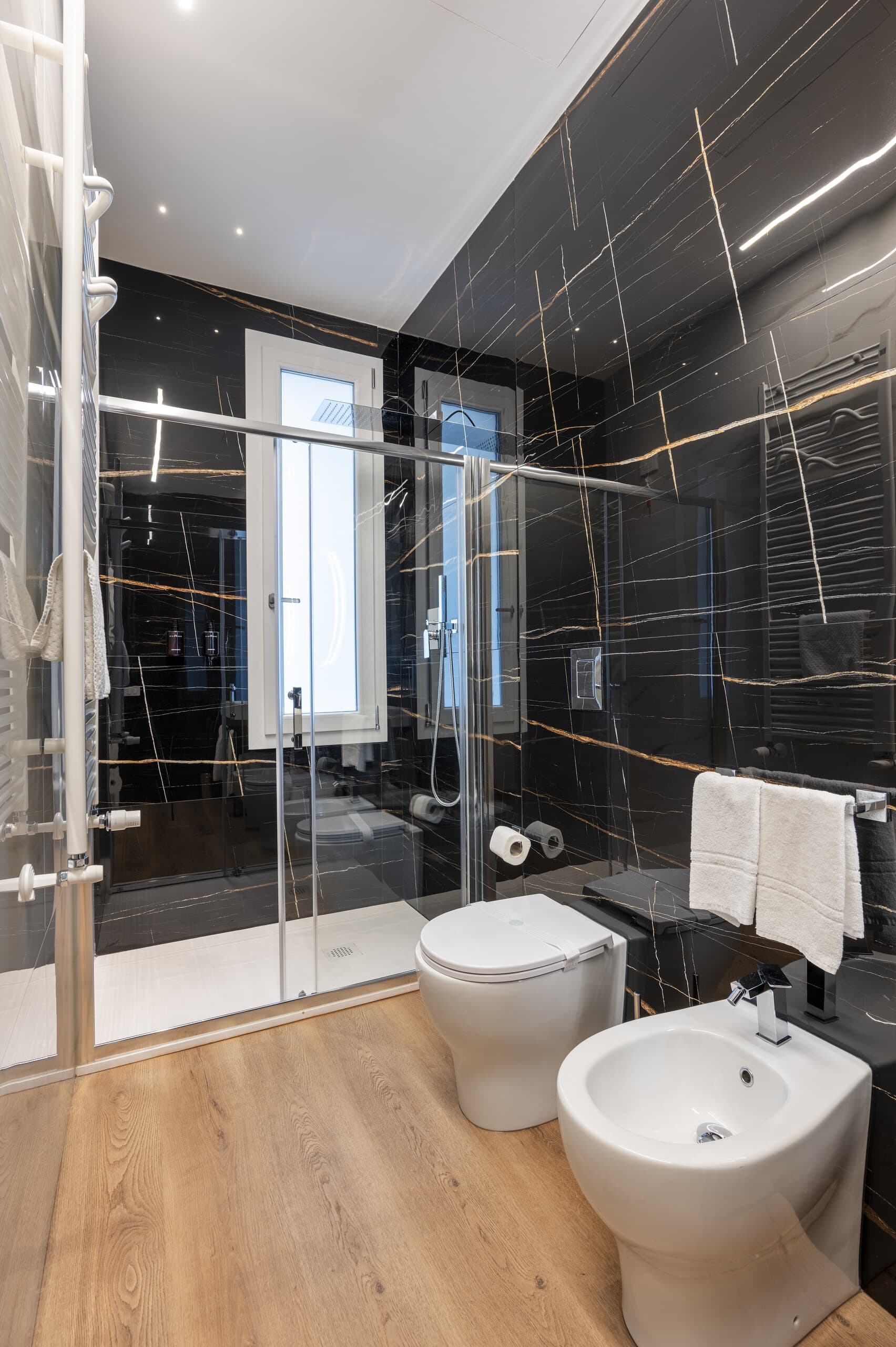 Camera 206: bagno con doccia