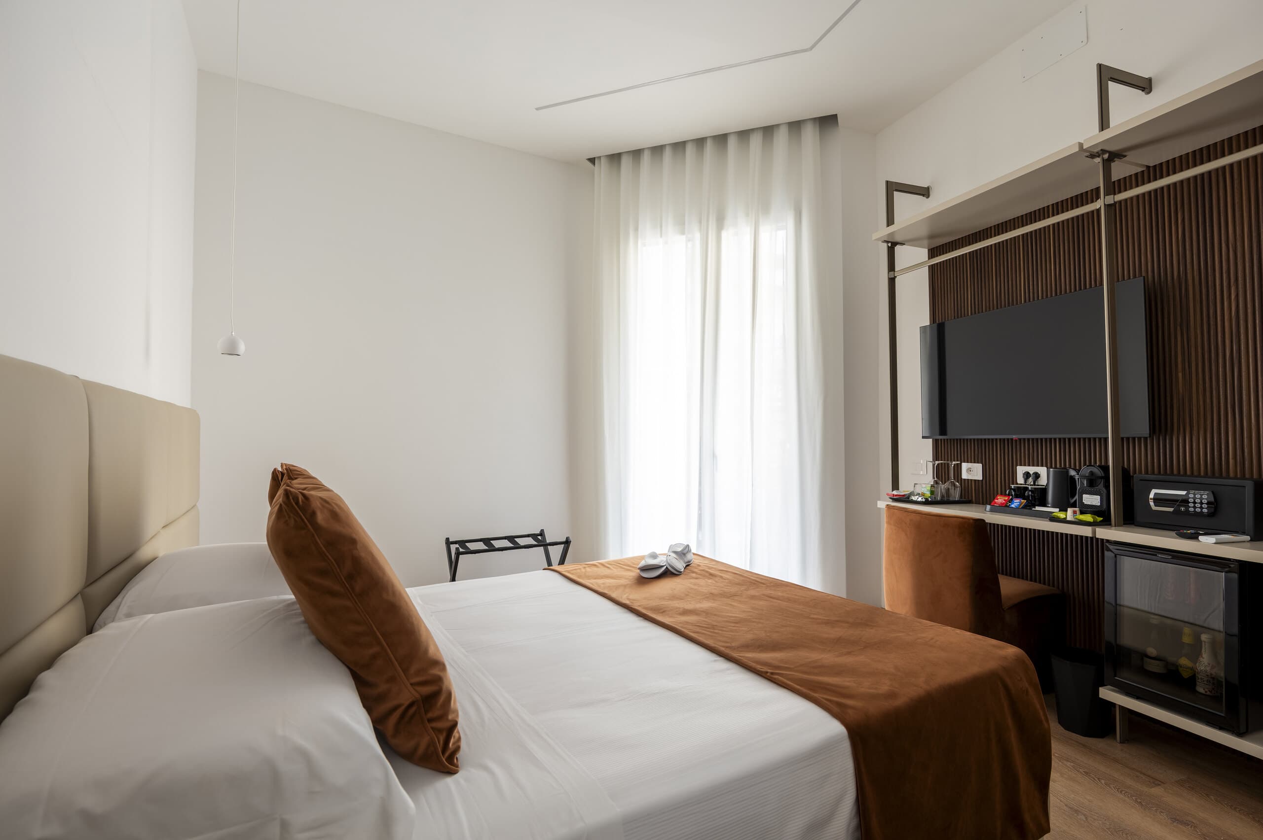 Camera 206: letto, scrittoio e Smart TV